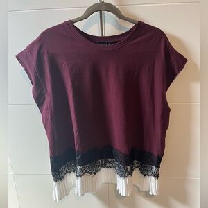 Laundry by Shelli Segal tshirt with lace accent